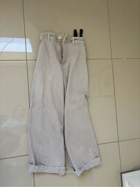 Zara Wide-Leg Jeans in Light Beige